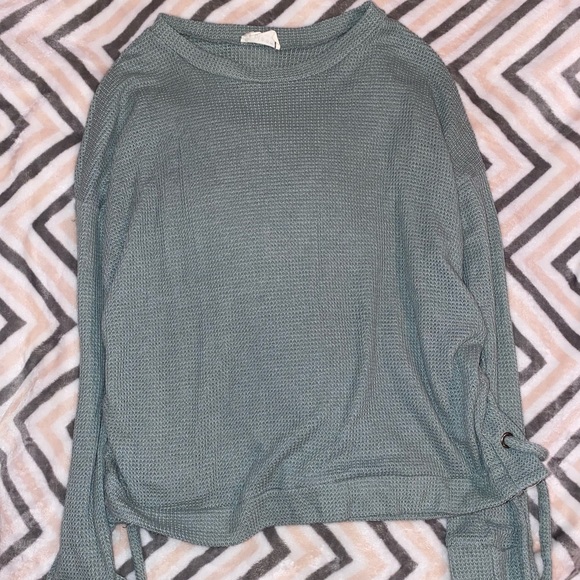 Green sweater - Picture 1 of 3